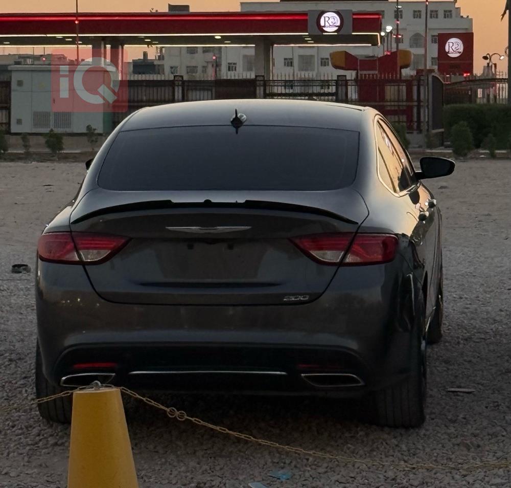 کرایسلەر 200